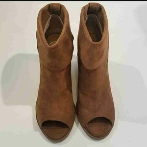 Cognac Peep toe booties